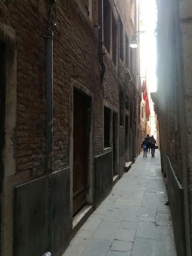 Andy'S Apartment Venesia Bagian luar foto